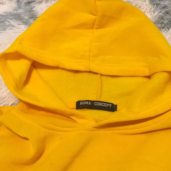 💛ROMA CONCEPTS CROPPED HOODIE WITH LACE UP SLEEVES💛 - Picture 4 of 8